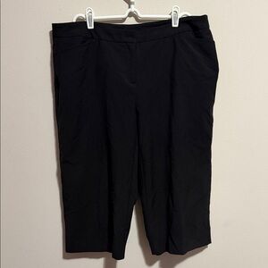 Women’s black Worthington casual capris